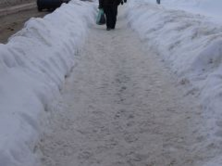 Latgalē uz slidenajām ietvēm aizvadītajā diennaktī cietuši divi cilvēki