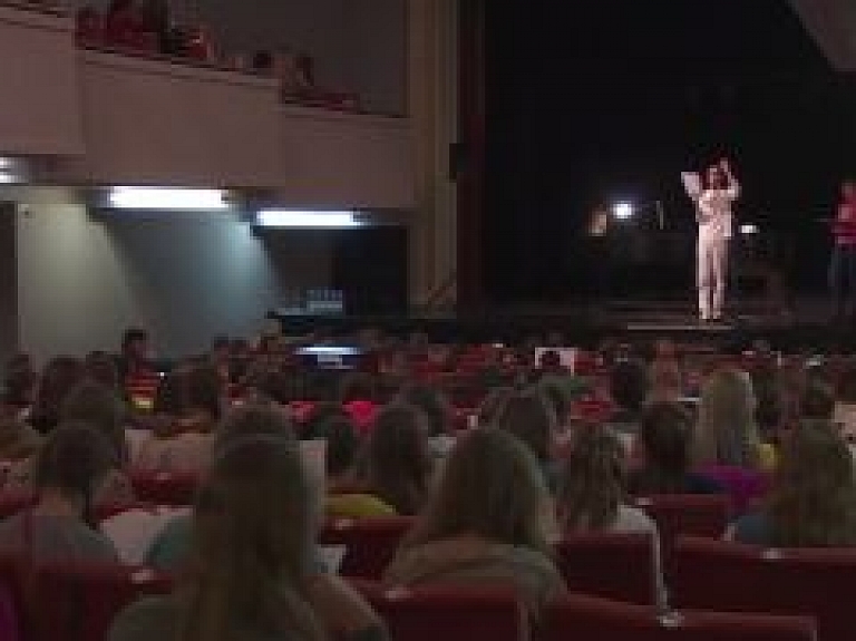 Latgales Reģionālā TV: Rēzeknes skolēnu koru kopmēģinājums