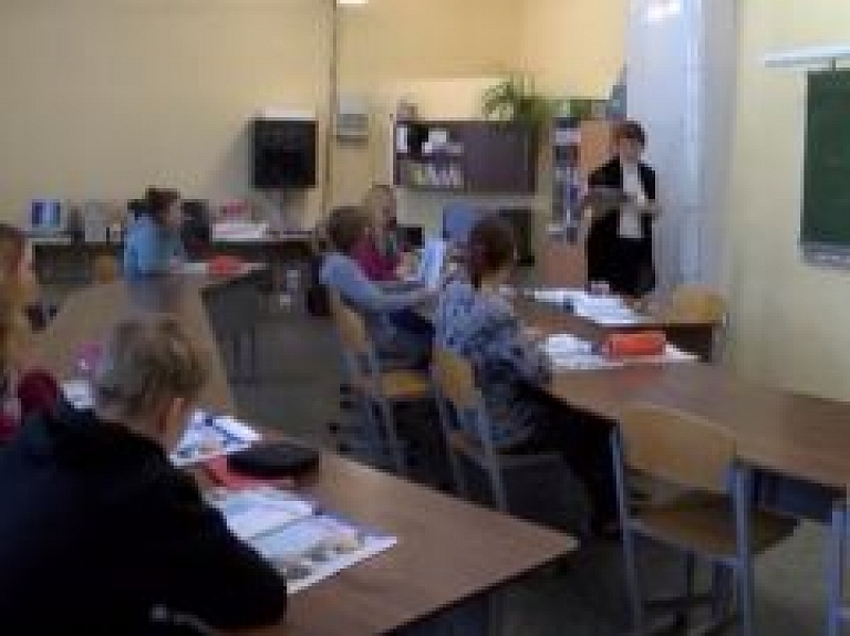 Vidzemes TV: Madonas novadā skolotājus satrauc sarūkošais audzēkņu skaits un mazās algas