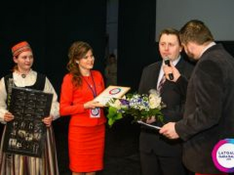 "Latgales gada ģimenes" titulu iegūst Sergejs un Žanna Maksimovi