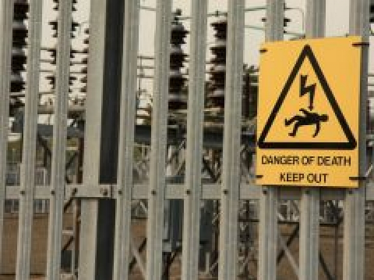 Latgalē zēns guvis plaukstas apdegumus un elektrotraumu