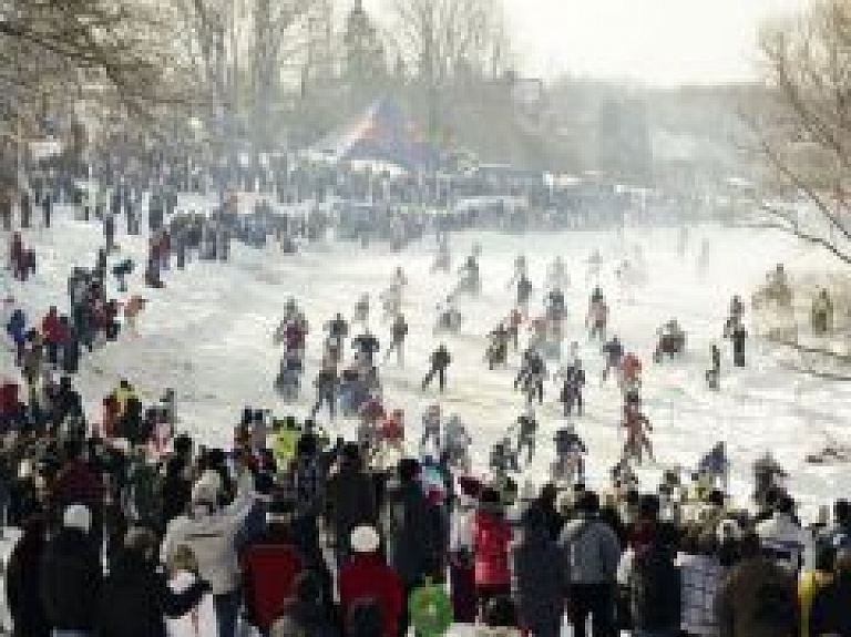 Cēsīs gatavojas skijoringa sacensībām "Red Bull Twitch'n'Ride"