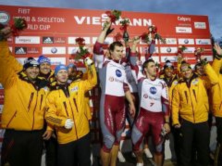 IZM sveic sportistus ar iegūtajām godalgām EČ skeletonā un bobslejā