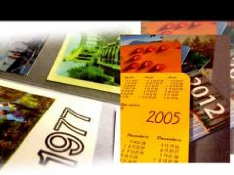 Valkas bibliotēkā apskatāma kabatas kalendāru kolekcija