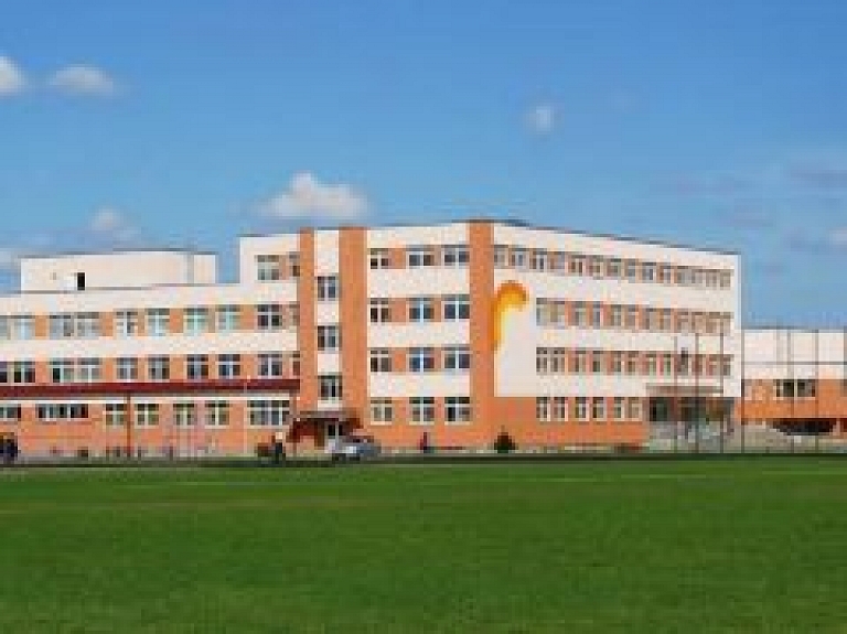 Krāslavas Varavīksnes vidusskola aicina uz Absolventu vakaru