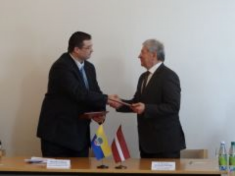 Valmieras pašvaldība paraksta sadarbības līgumu ar RTU