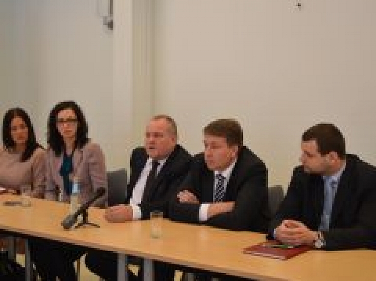 Līvānus darba vizītē apmeklēja labklājības ministrs Uldis Augulis