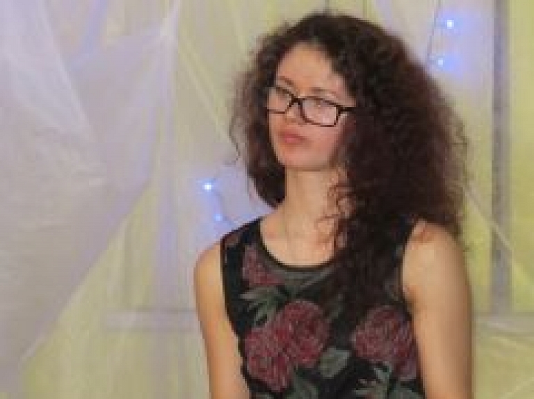 Valkas ģimnāzijā dzeja aizrauj klausītājus