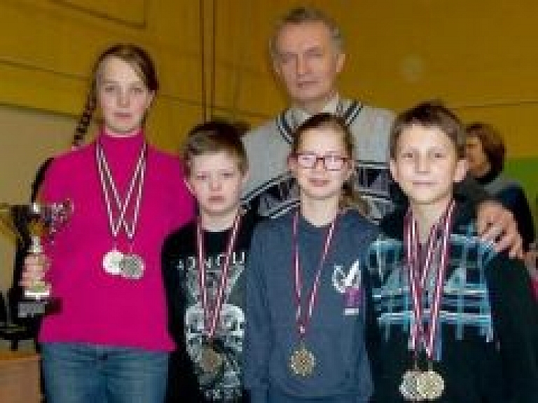 Siguldiešu sasniegumi 64 lauciņu dambretes spēlē