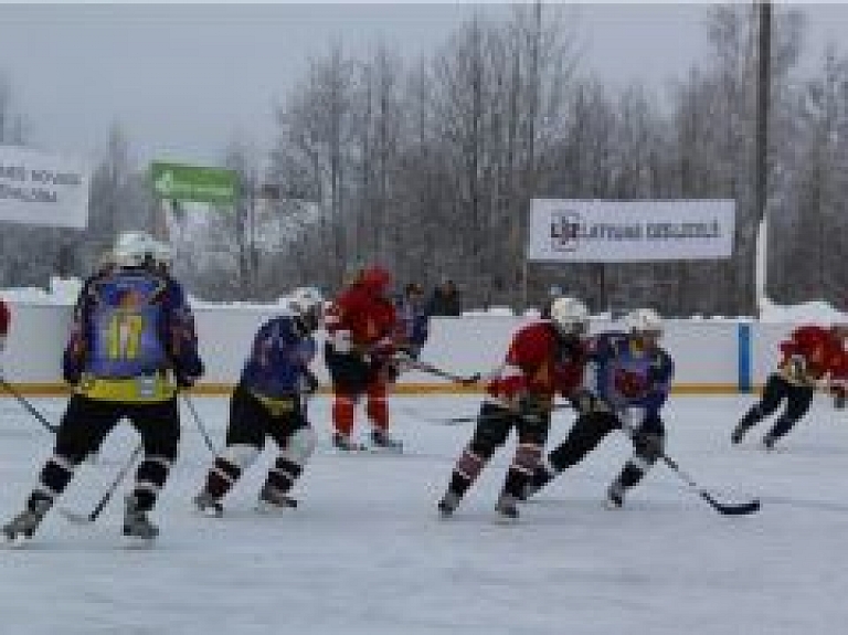 Gatavojas Alūksnes novada atklātajam čempionātam hokejā