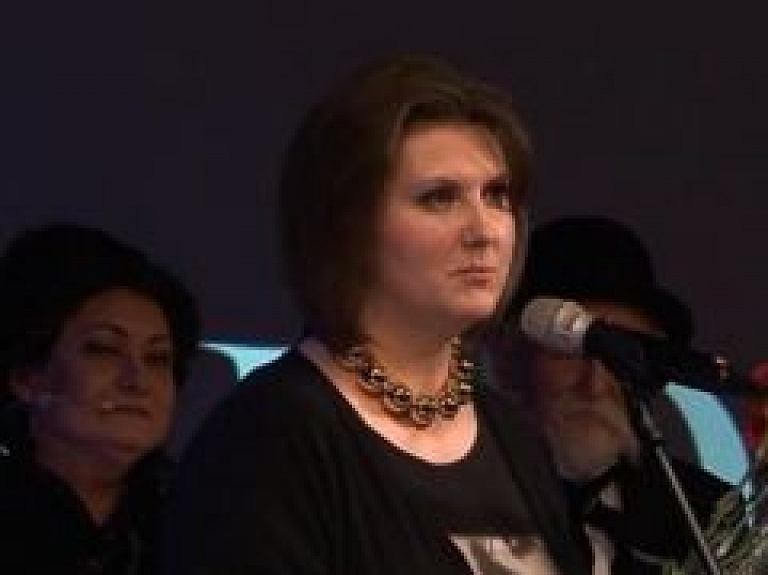 Vidzemes TV: Krodera balvu saņem scenogrāfe un kostīmu māksliniece Monika Pormale
