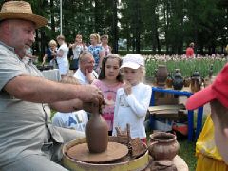 Latvijā aktīvākie komplimentu teicēji mīt Latgalē