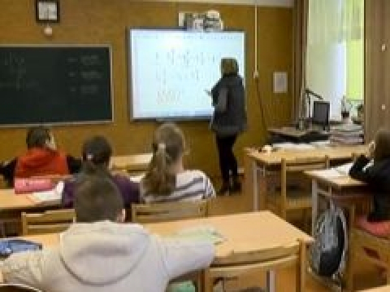 Vidzemes TV: Rankas pamatskolā palīdz ārzemēs dzīvojošo latviešu bērniem mācīties latviešu valodu