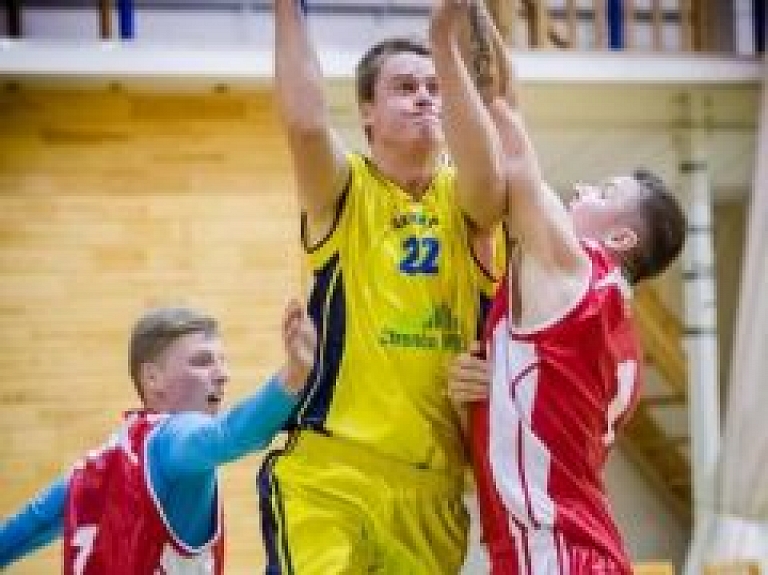 Aizvadītas kārtējās spēles Smiltenes novada atklātajā čempionātā basketolā