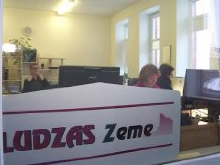 Latgales Reģionālā TV: Iedzīvotāji vāc parakstus, lai vilciens posmā Rēzekne - Zilupe netiktu aizstāts ar autobusu