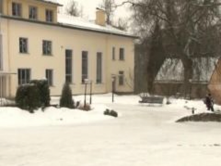 Vidzemes TV: Kā Raunas vidusskolā vērtē ministrijas ieceri noteikt minimālo skolēnu skaitu vidusskolas klasēs