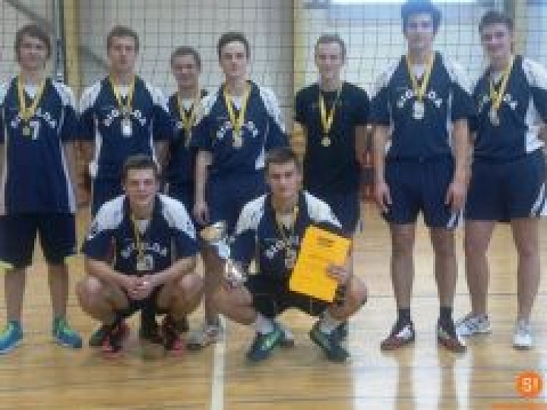 Ģimnāzijas volejbolisti izcīna uzvaru Pierīgas novadu skolu sacensībās