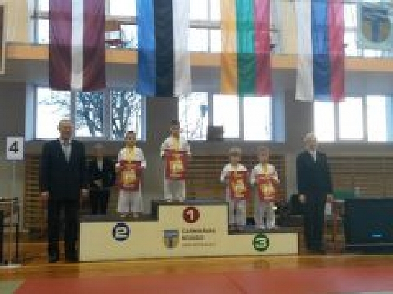 Inčukalna novada bērni no džudo sacensībām pārved zelta medaļas