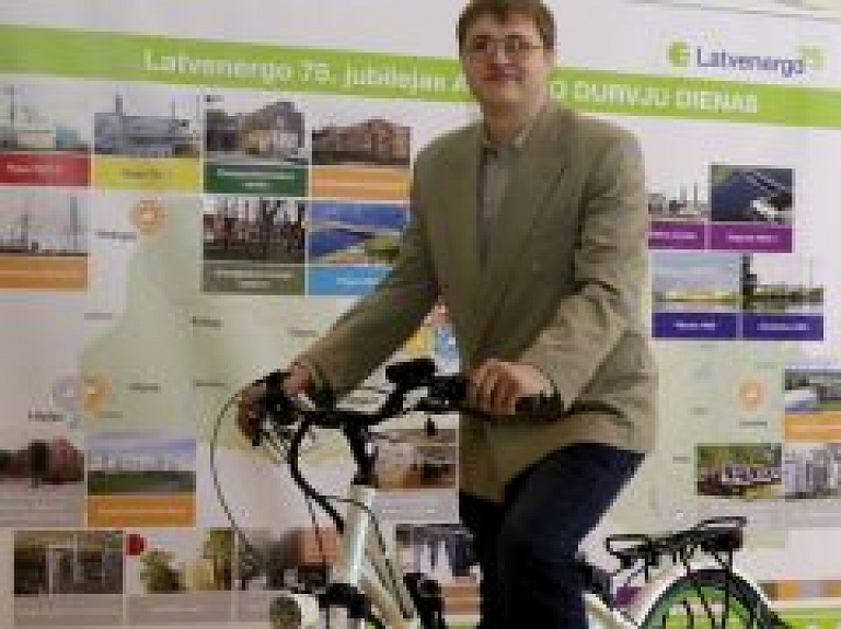 Ogrēnietis vinnē elektrovelosipēdu no "Latvenergo"