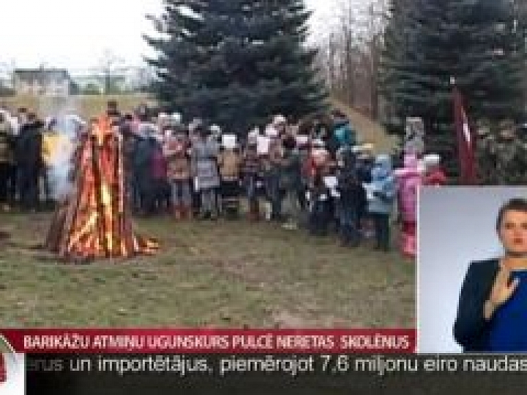 Barikāžu atmiņu ugunskurs pulcē Neretas skolēnus