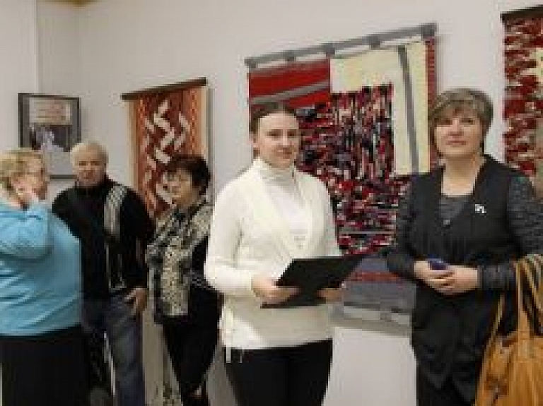 Krāslavā apskatāma gobelēnu izstāde "Iedvesmas krāsas"