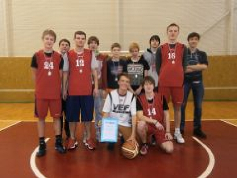 Aglonā aizvada reģionālās sacensības basketbolā "Vidusskolu kauss"