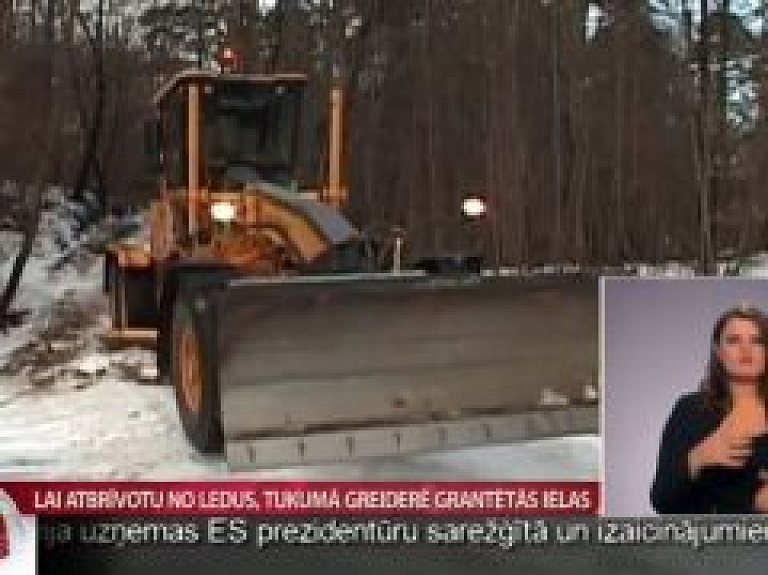 Tukumā greiderē grantētās ielas