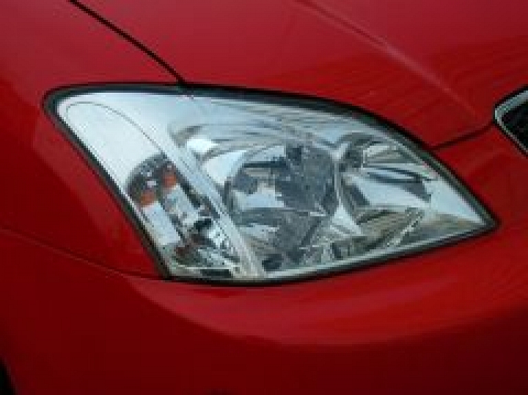 Uz Ventspils šosejas no Kūdras ceturtdienas rītā – apledojums