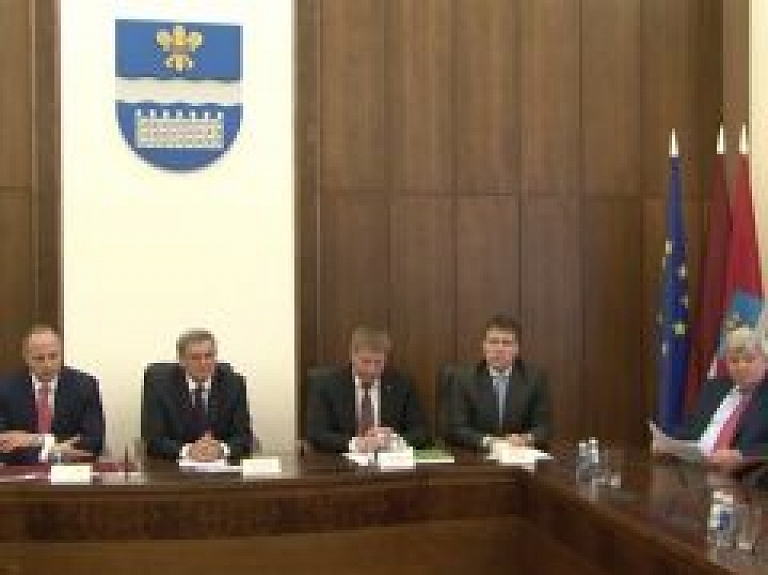 Latgales Reģionālā TV: Daugavpils pašvaldība un Satiksmes ministrija parakstījuši trīs sadarbības līgumus