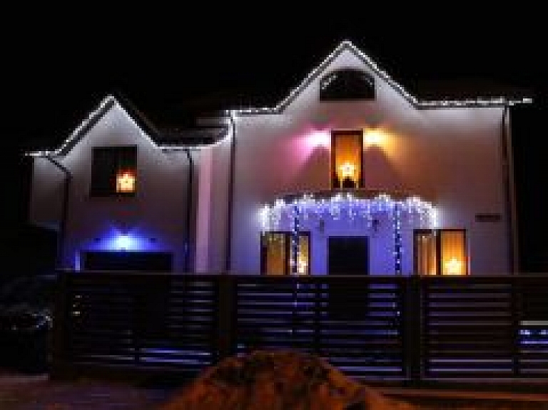 Krāslavā apbalvoti skaistāk rotāto namu īpašnieki