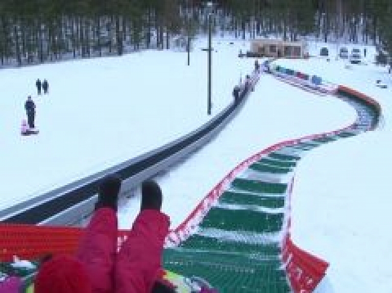 Latgales Reģionālā TV: Aizvadītā gada nogalē Jēkabpils Mežaparkā darbu uzsāka vissezonas kameršļūkšanas trase