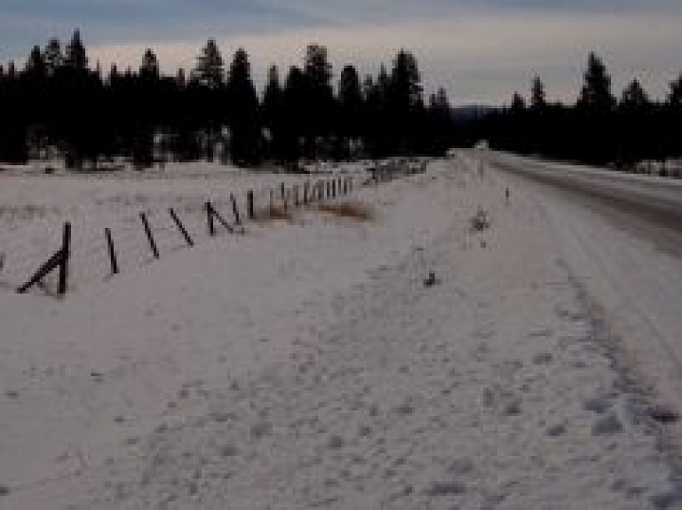 Latgalē pirmdien strādā 27 ziemas dienesta automašīnas; vietām ceļi apledo