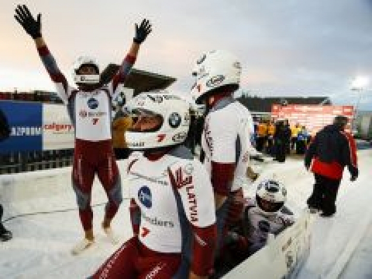 Latvijas bobsleja četrinieku ekipāžām otrā un ceturtā vieta PK trešajā posmā