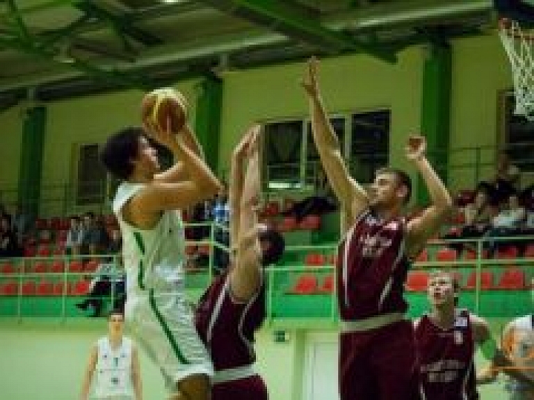 Fārmklubs BK "Vidzemes Augstskola/Valmiera Glass-2" atkārtoti uzvar SK "Bruņinieks"