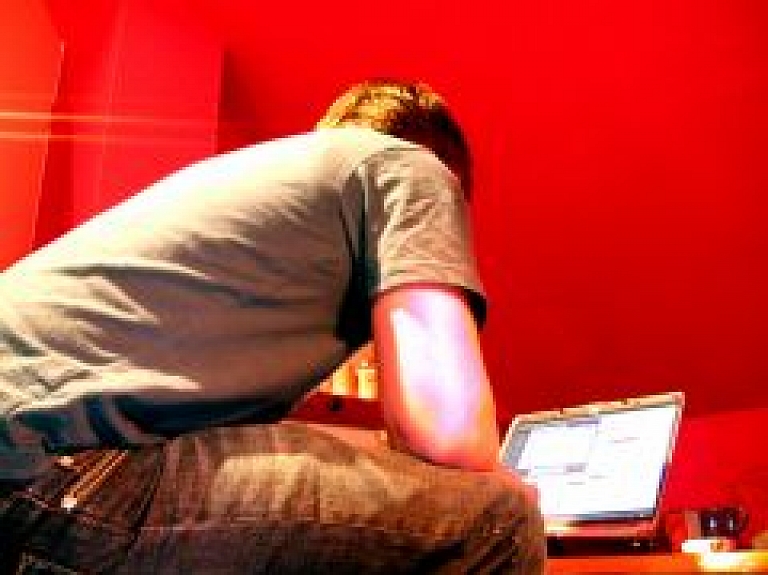 Agresīvu komentāru īpatsvars internetā pieaug martā, norimst gada beigās