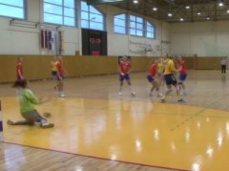 Ludzā sacenšas Latvijas labākās handbolistes