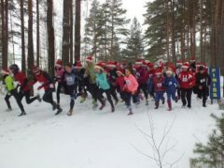 Jēkabpilieši vecgadu pavada skrienot, bet jaunajā ar joni metas futbola un šaha arēnā