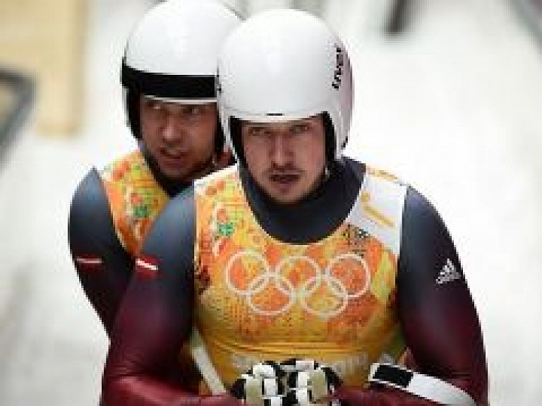 Abas kamaniņu braucēju divnieku ekipāžas iekļūst PK posma pieciniekā