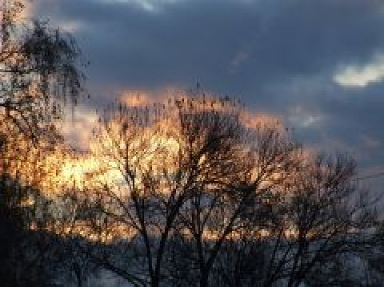 Piektdien vairākās vietās Latvijā pārspēti gaisa temperatūras rekordi