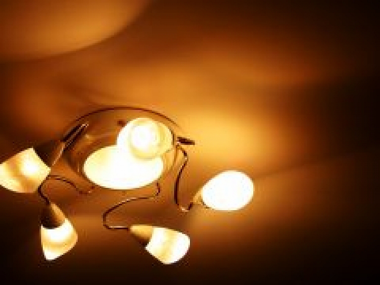 Vētras dēļ atsevišķās vietās Latvijā cilvēki palikuši bez elektrības