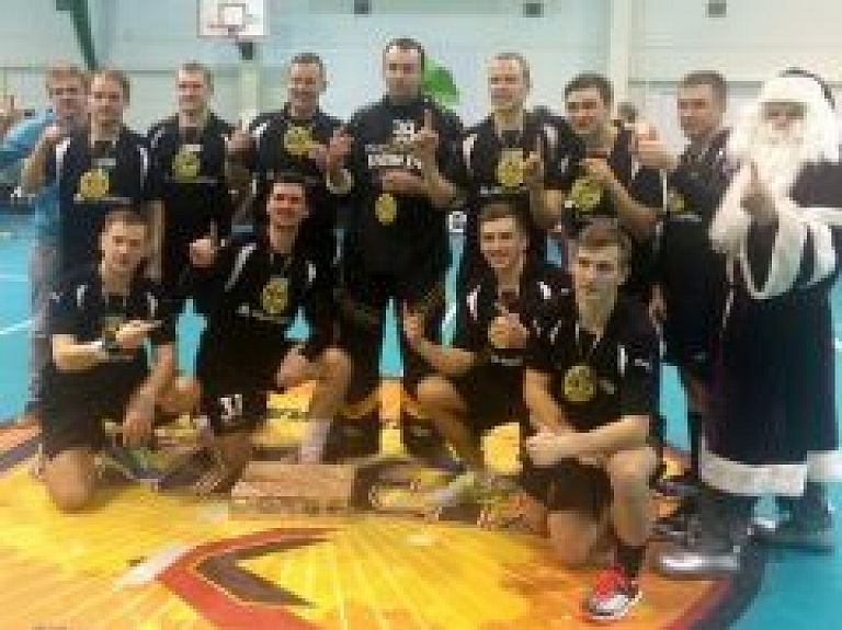 Florbola turnīrā "Oxdog Ziemassvētku jampadracis 2014" uzvar tiesneši