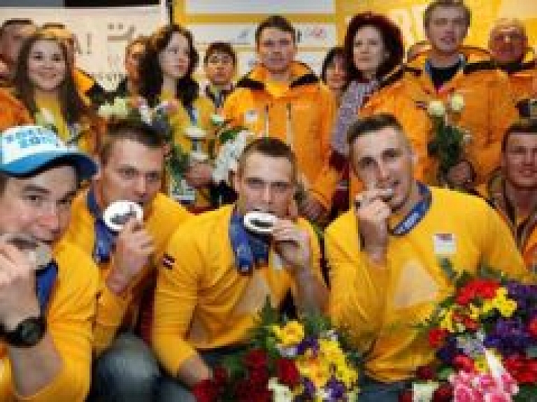 Latvijas bobsleja izlase atzīta par labāko komandu individuālajos sporta veidos