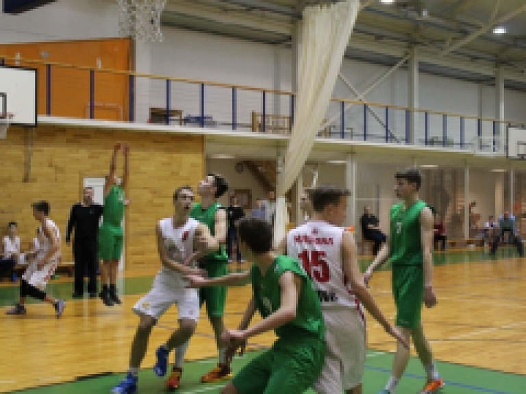 Madonas BJSS U-16 piedalās "Ziemassvētku kausā" basketbolā Smiltenē