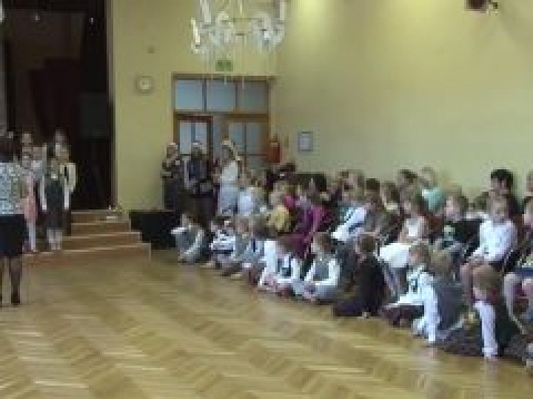 Aizputes TV: Aizputes vidusskolēnu sekmes, projekti, sociālie pakalpojumi, Ziemassvētku izstāde