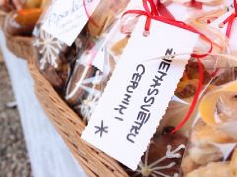 Valmiermuižā notiek Ziemas saulgriežu svinības un tirdziņš