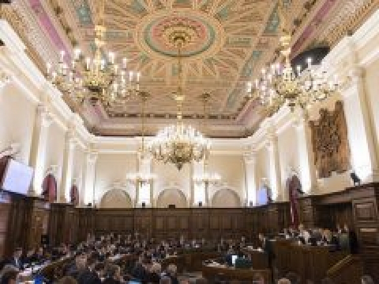 Saeima pieņem 2015.gada valsts budžetu