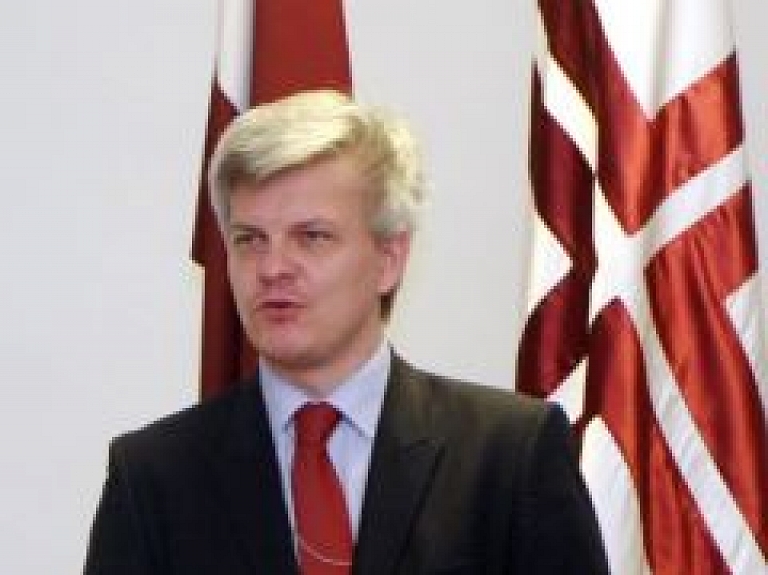 Spolītis uz "pārdomu laiku" aptur darbību "Vienotībā"