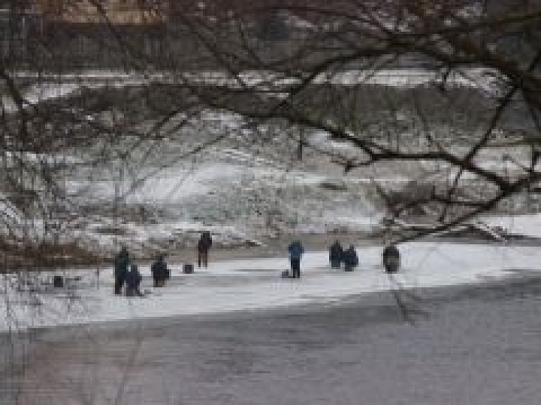 Pašvaldībām vēlas paredzēt tiesības noteikt aizliegumu par atrašanos uz ledus