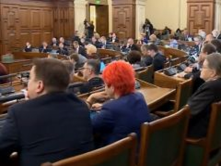 Deputāti nevēlas ātro kredītu iegrožošanu