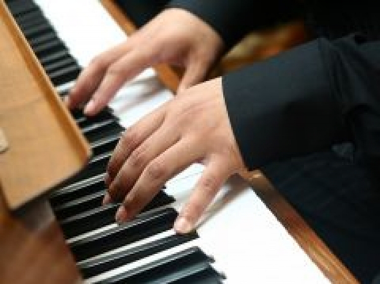 Rēzeknē notiks pianista Reiņa Zariņa solo koncerts